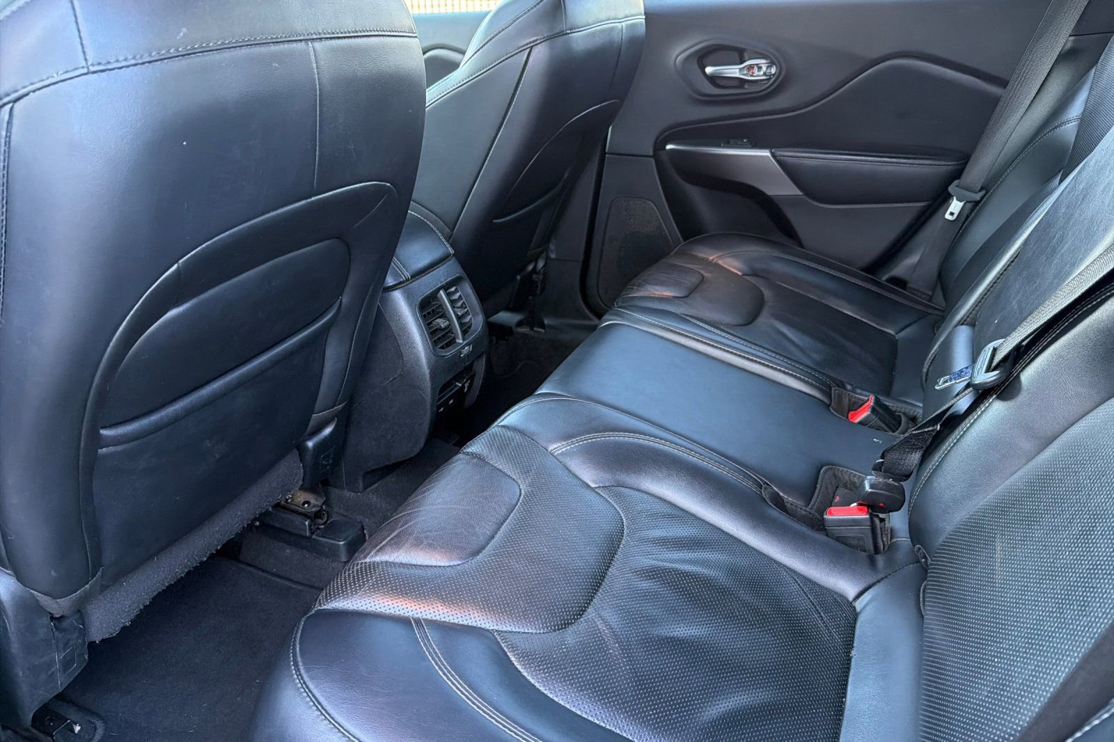 Used 2020 Jeep Cherokee Limited image 12