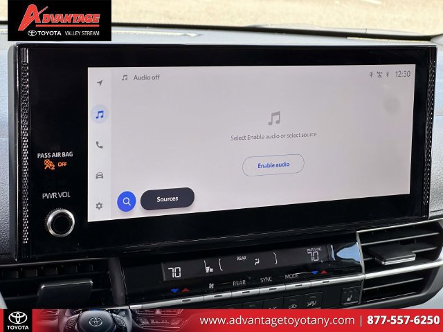 Used 2025 Toyota Sienna XLE FWD image 32