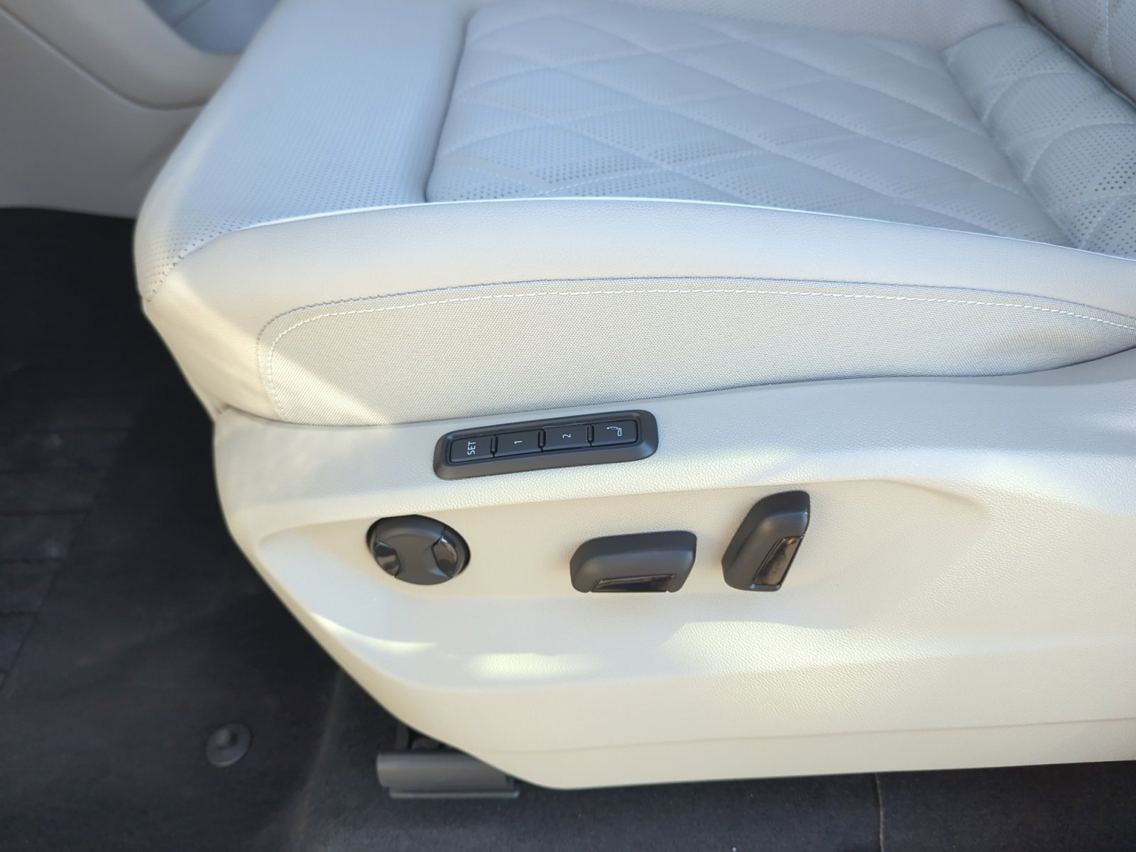 New 2026 Volkswagen Atlas SEL Premium R-Line image 14