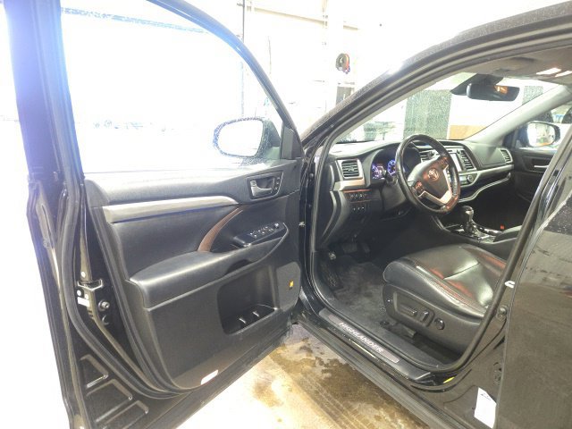 Used 2019 Toyota Highlander Limited Platinum AWD/4WD image 18