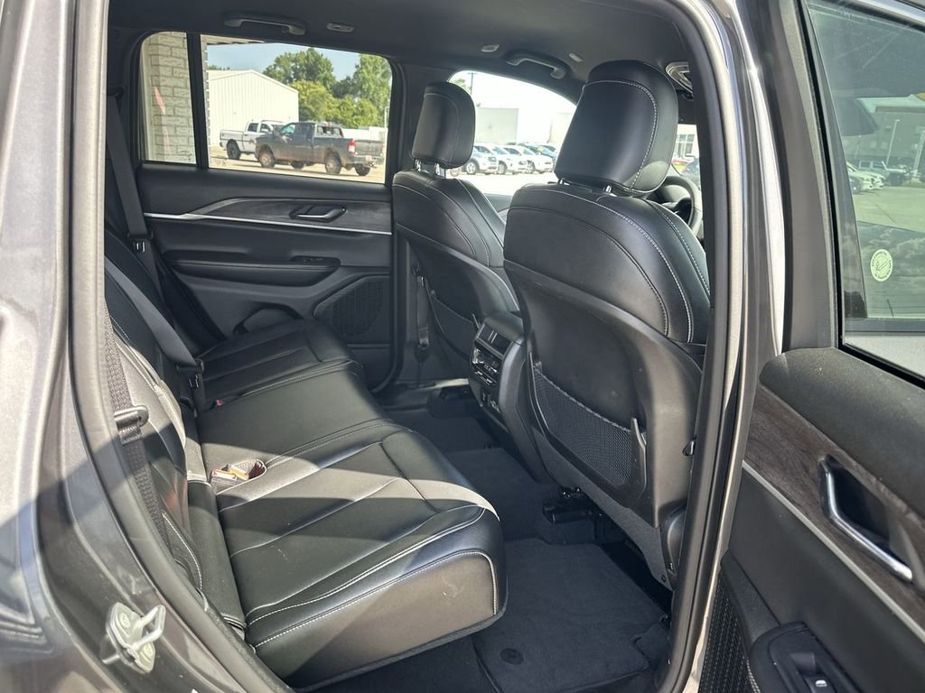 Used 2024 Jeep Grand Cherokee Limited image 15