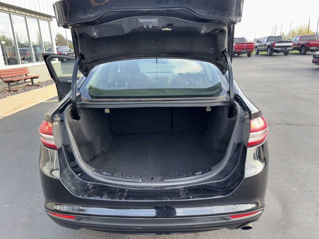 Used 2018 Ford Fusion SE FWD image 14