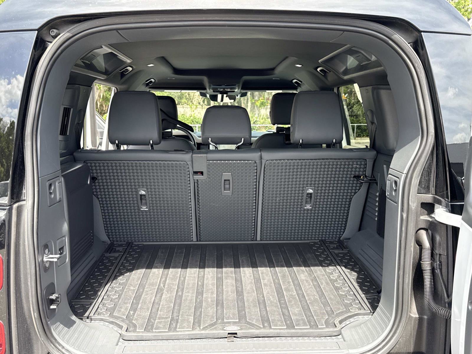 Used 2023 Land Rover Defender 110 X-Dynamic SE AWD/4WD image 38