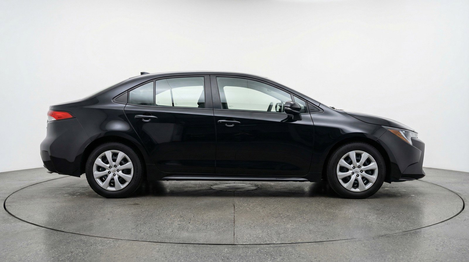 Used 2025 Toyota Corolla LE FWD image 11