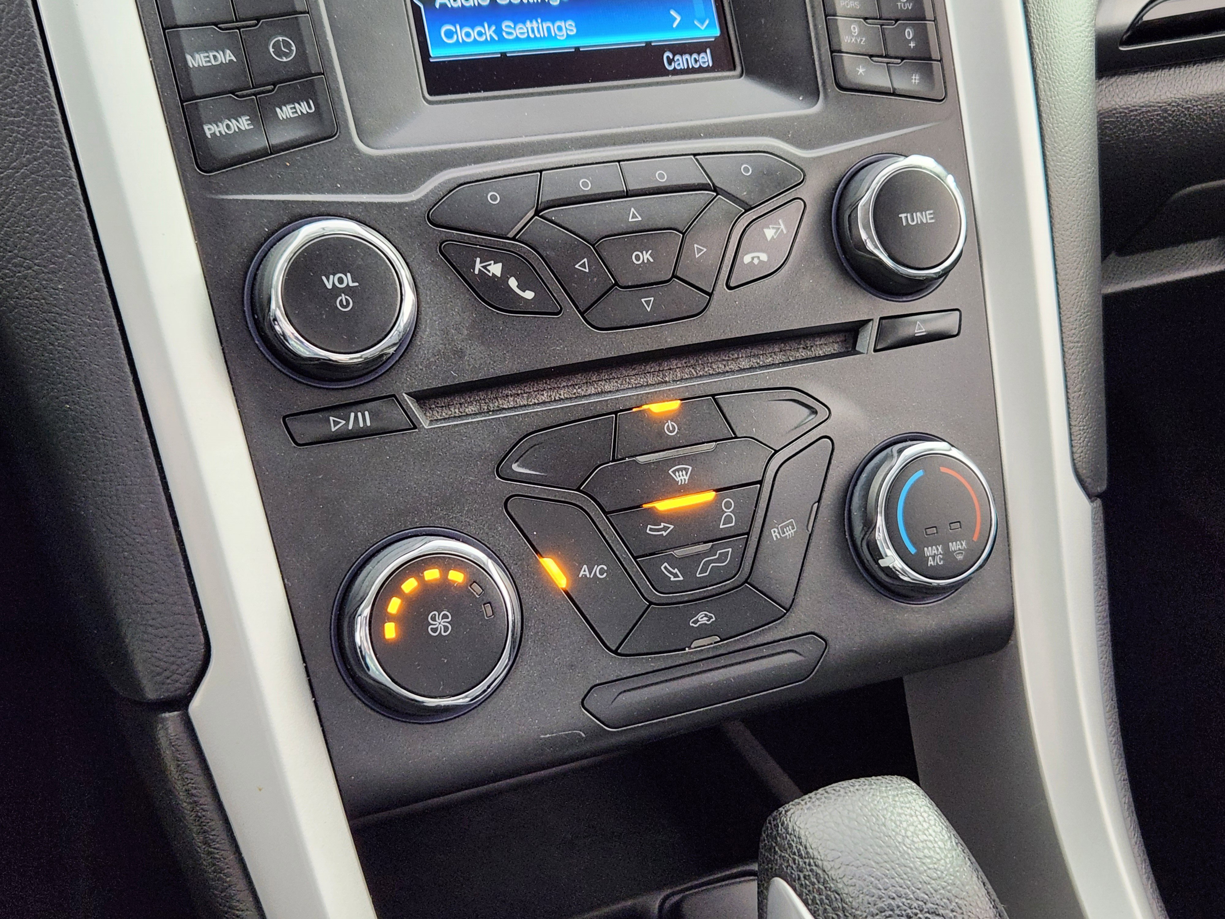 Used 2016 Ford Fusion SE w/ Equipment Group 201A FWD image 24