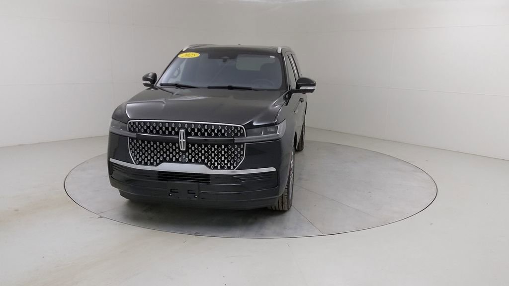 Used 2025 Lincoln Navigator L Reserve image 10