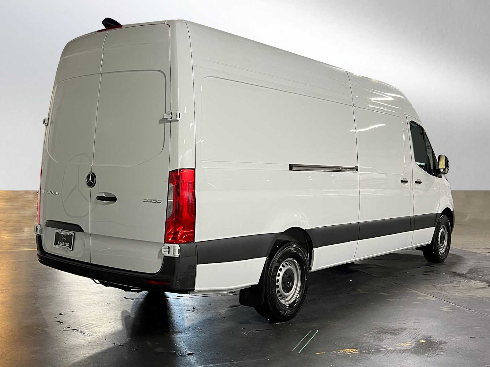 Used 2025 Mercedes-Benz Sprinter 2500 image 3