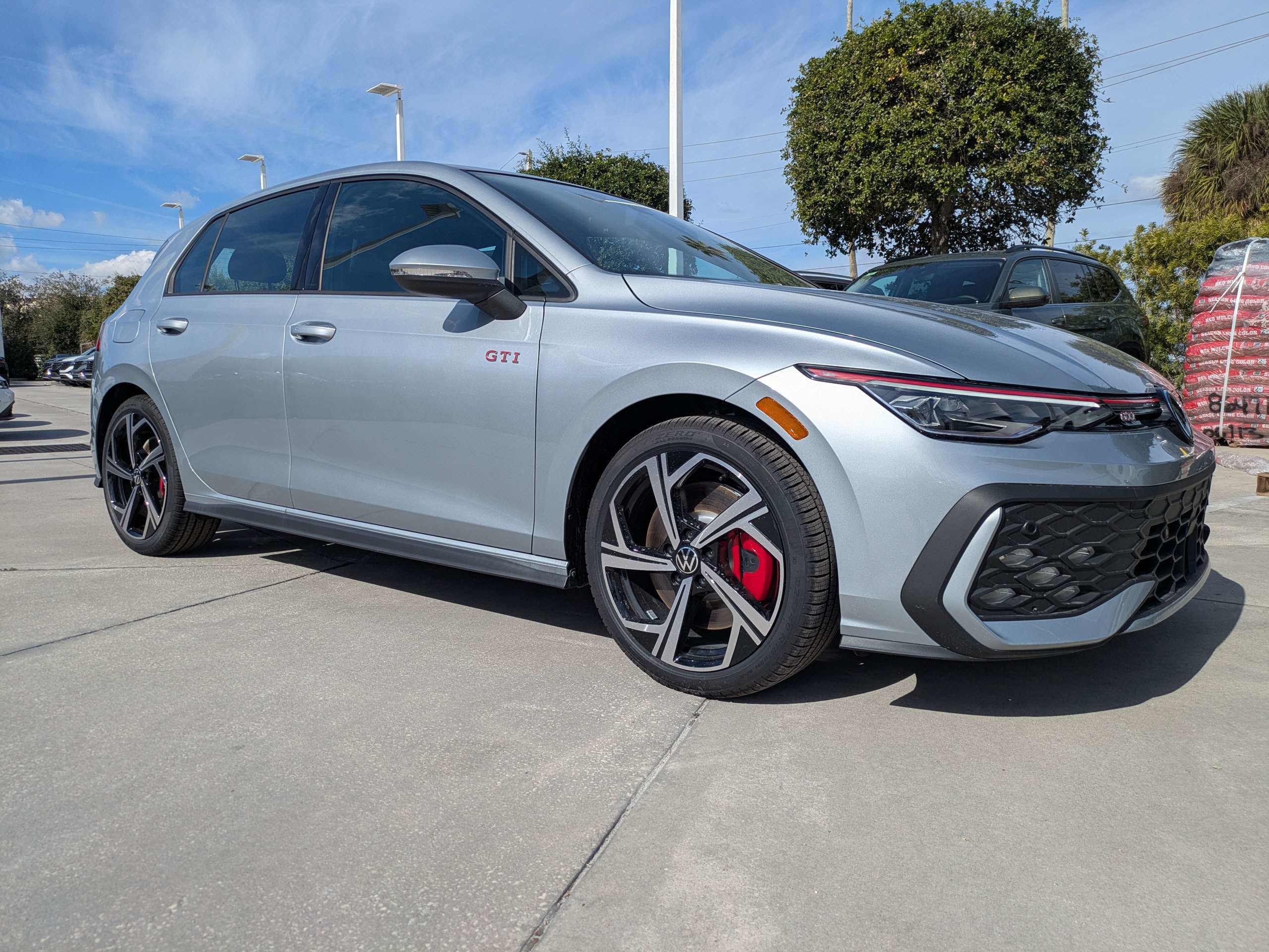 New 2026 Volkswagen GTI SE image 2