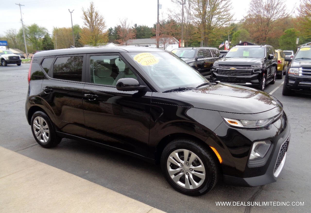Used 2021 Kia Soul LX image 2