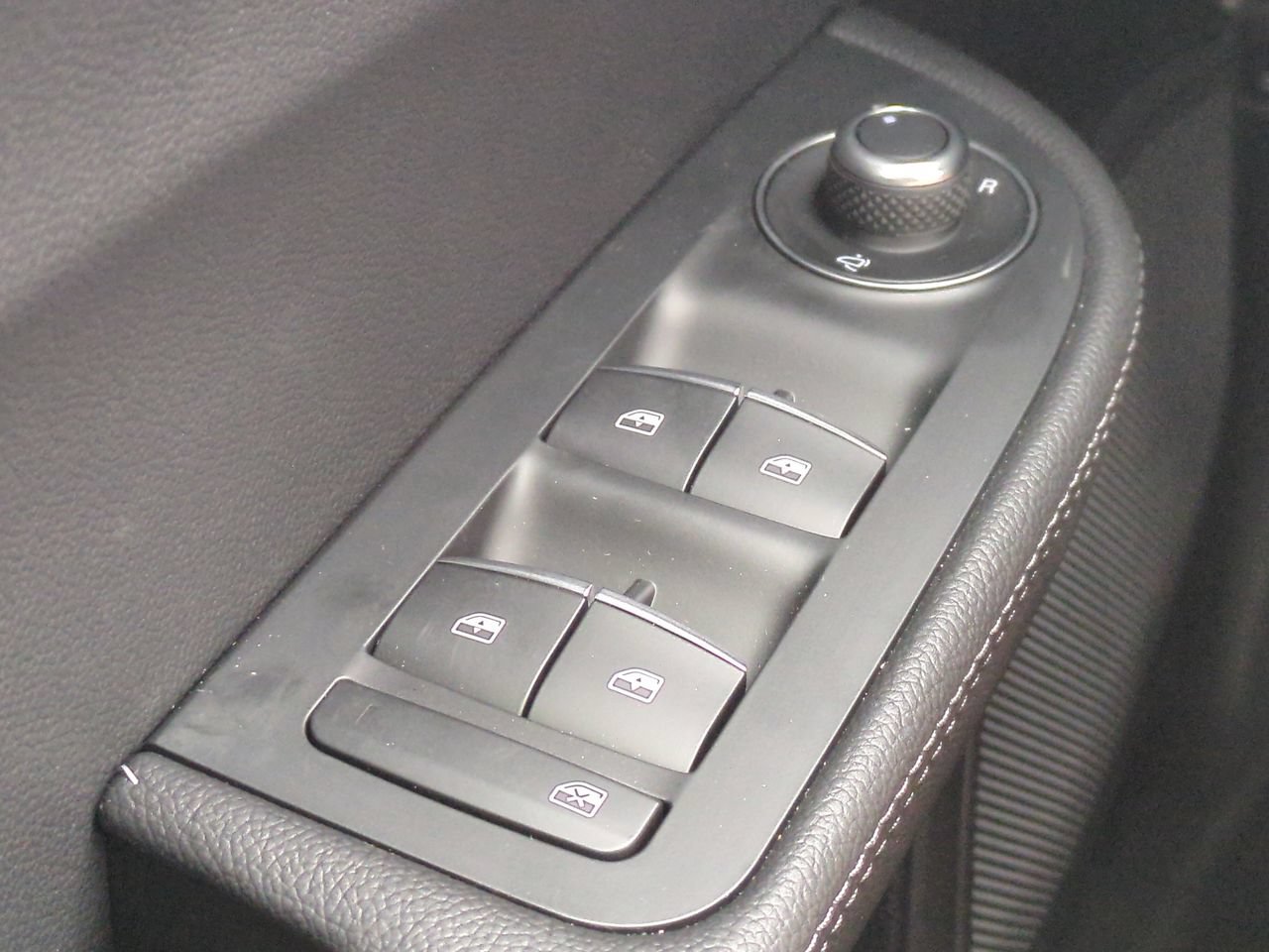 New 2025 Alfa Romeo Giulia w/ Driving Assist Package RWD image 21
