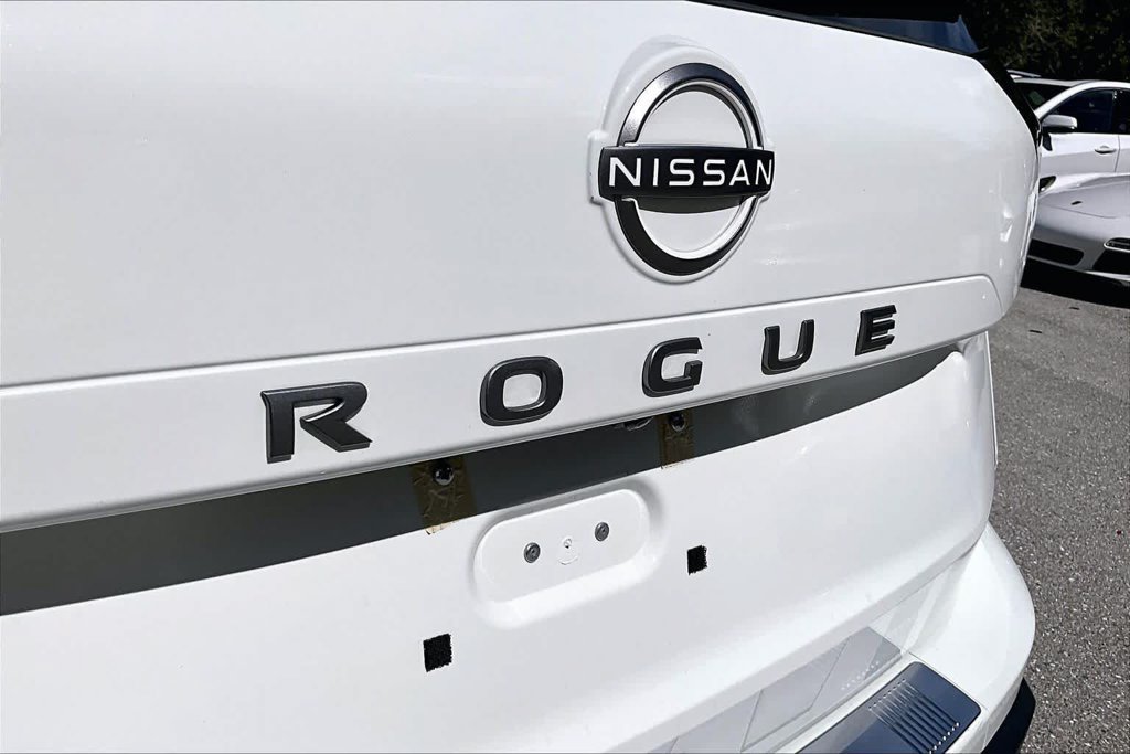 Used 2024 Nissan Rogue S FWD image 9
