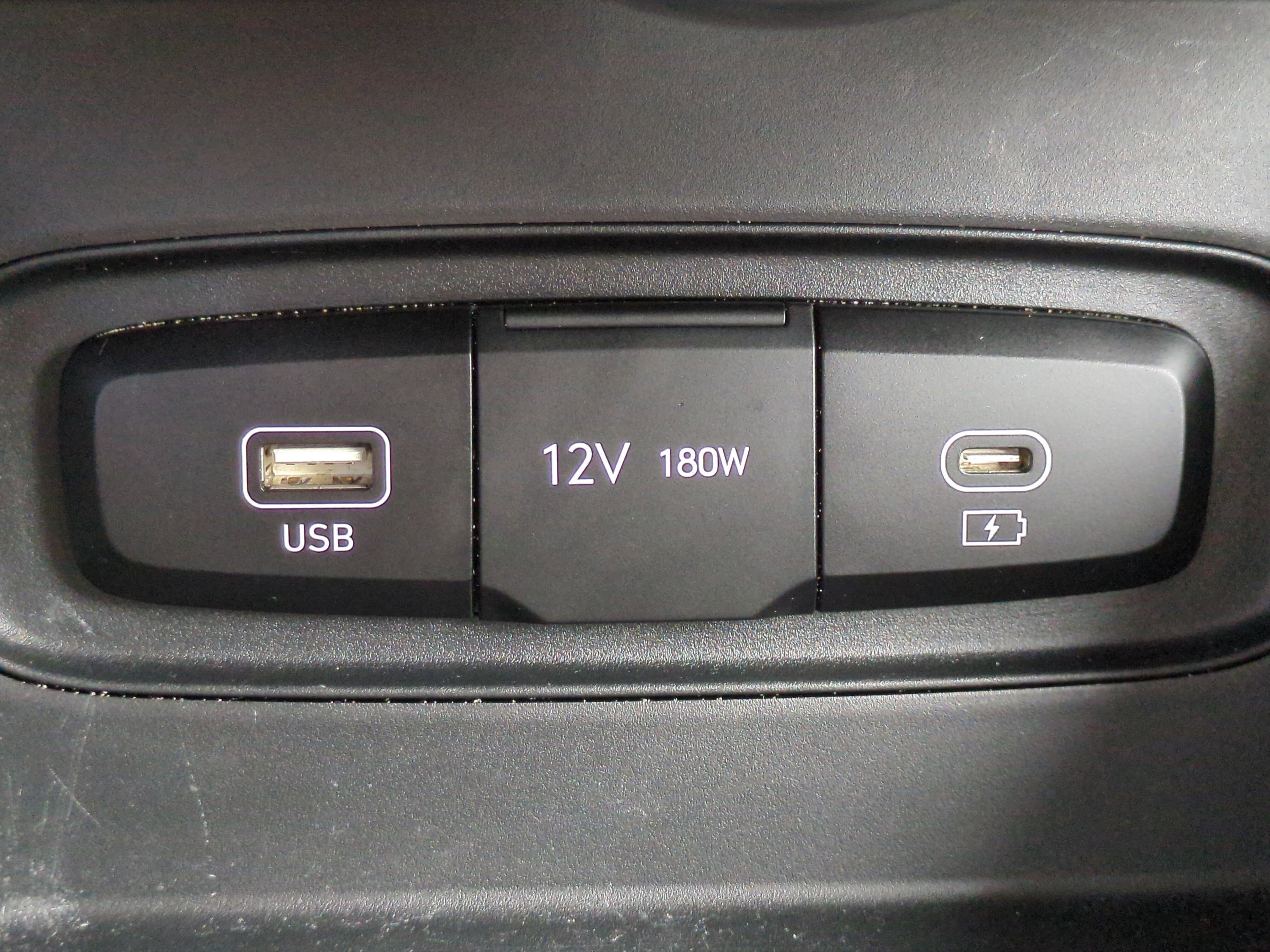 Certified 2023 Hyundai Venue SEL image 18