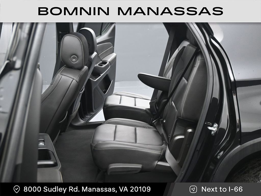 Used 2023 Chevrolet Traverse LT w/ Midnight/Sport Edition image 12