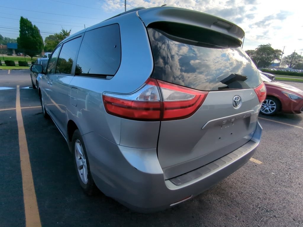 Used 2016 Toyota Sienna LE FWD image 4