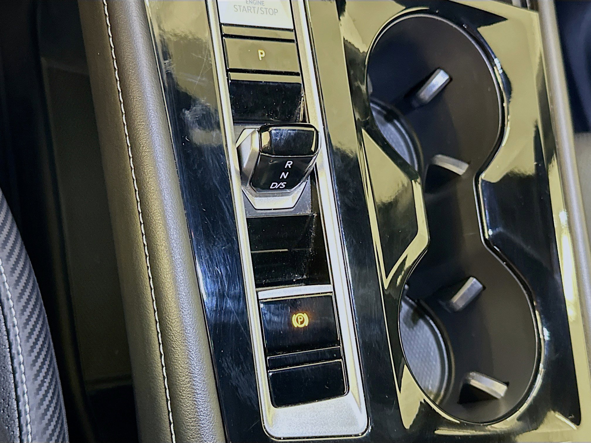 Used 2024 Volkswagen Atlas Cross Sport SE image 25