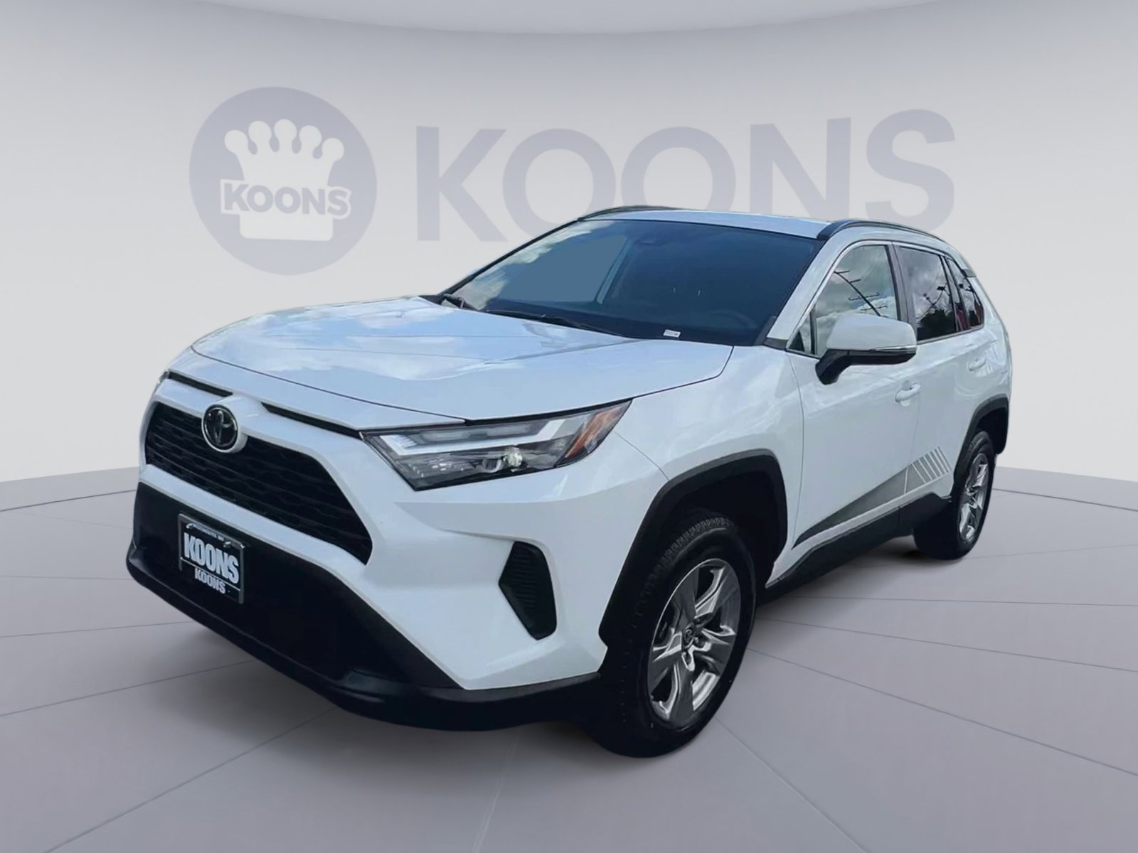 Used 2022 Toyota RAV4 XLE AWD/4WD image 5