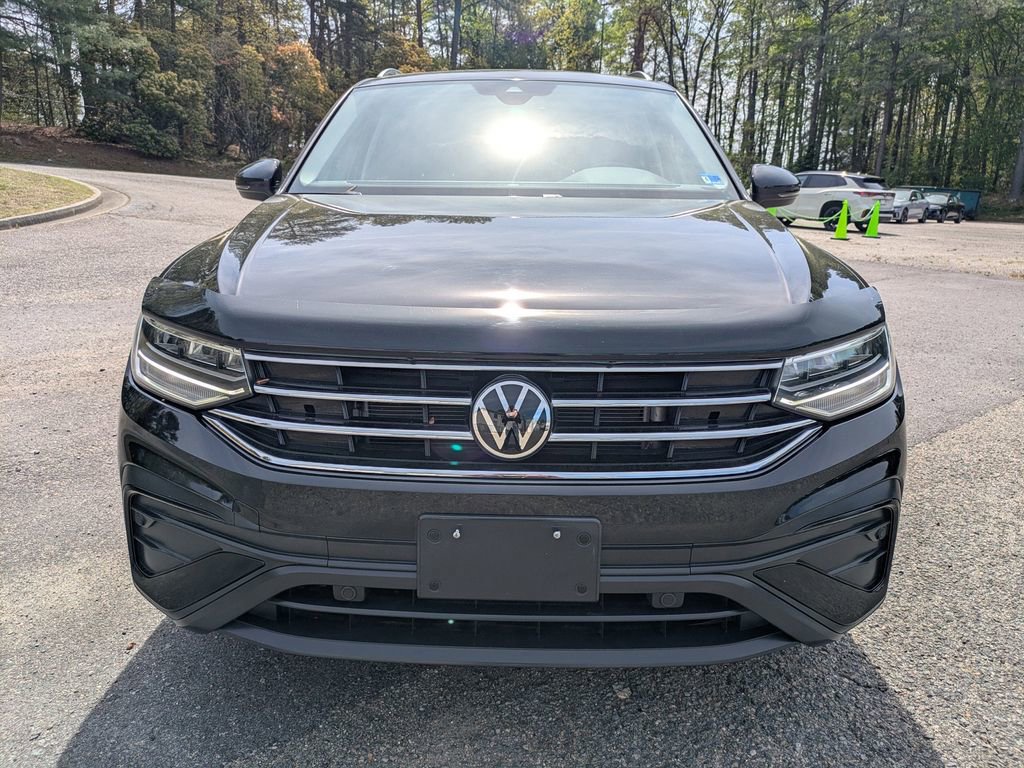 Certified 2022 Volkswagen Tiguan SE image 9