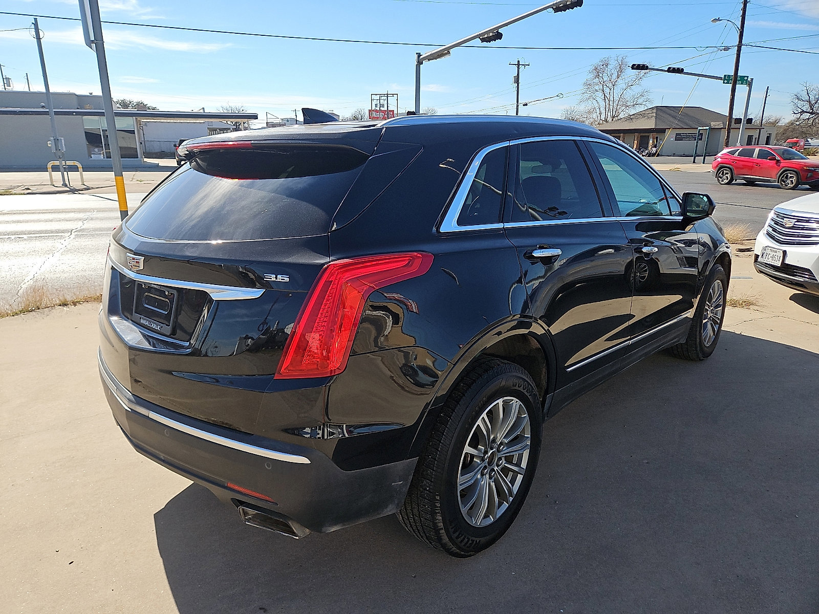 Used 2017 Cadillac XT5 Luxury w/ Driver Awareness Package image 5