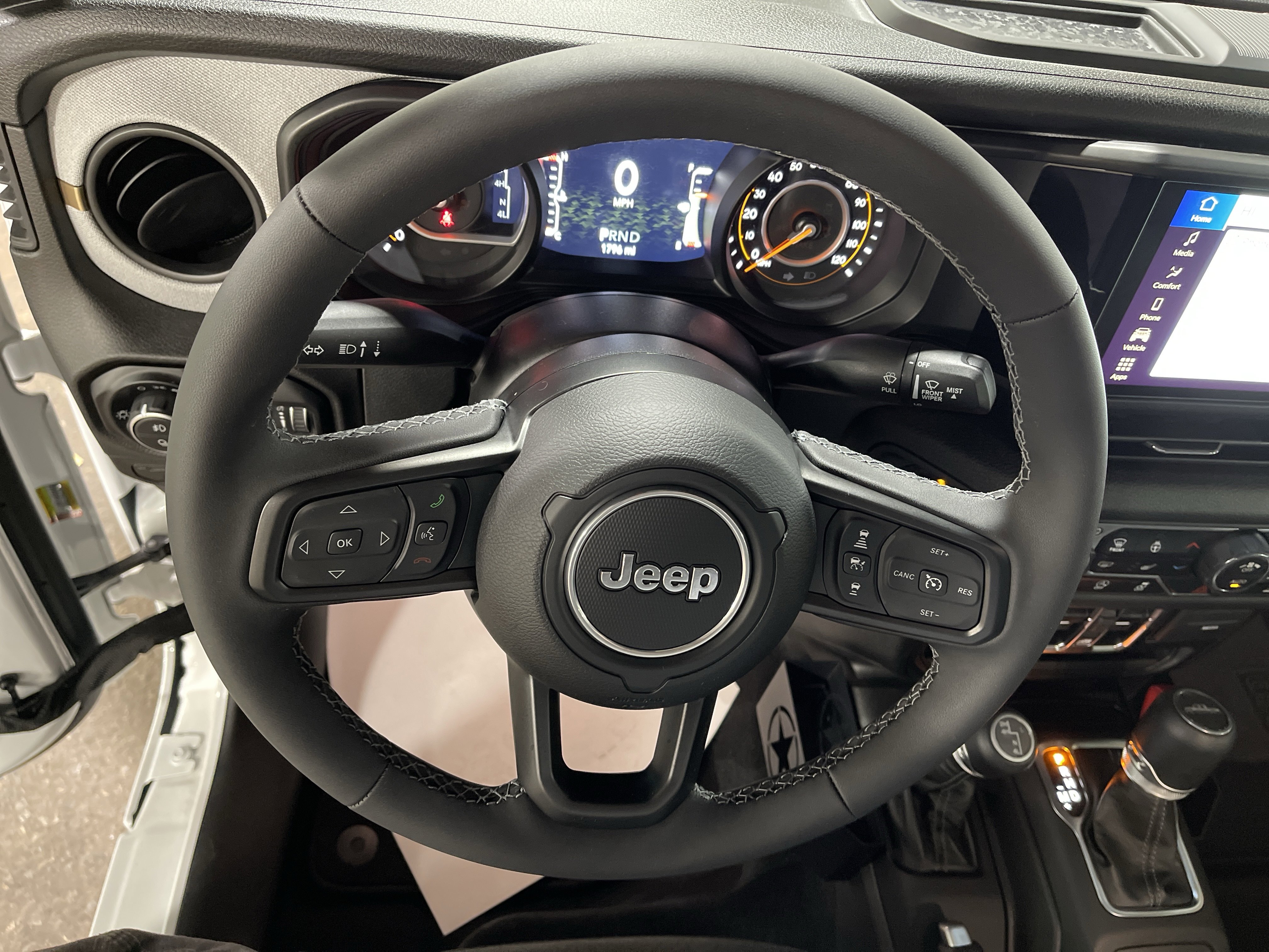 Used 2025 Jeep Gladiator Sport image 17