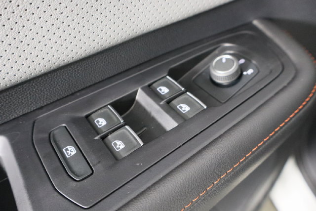Used 2025 Volkswagen Atlas Peak Edition SE AWD/4WD image 20