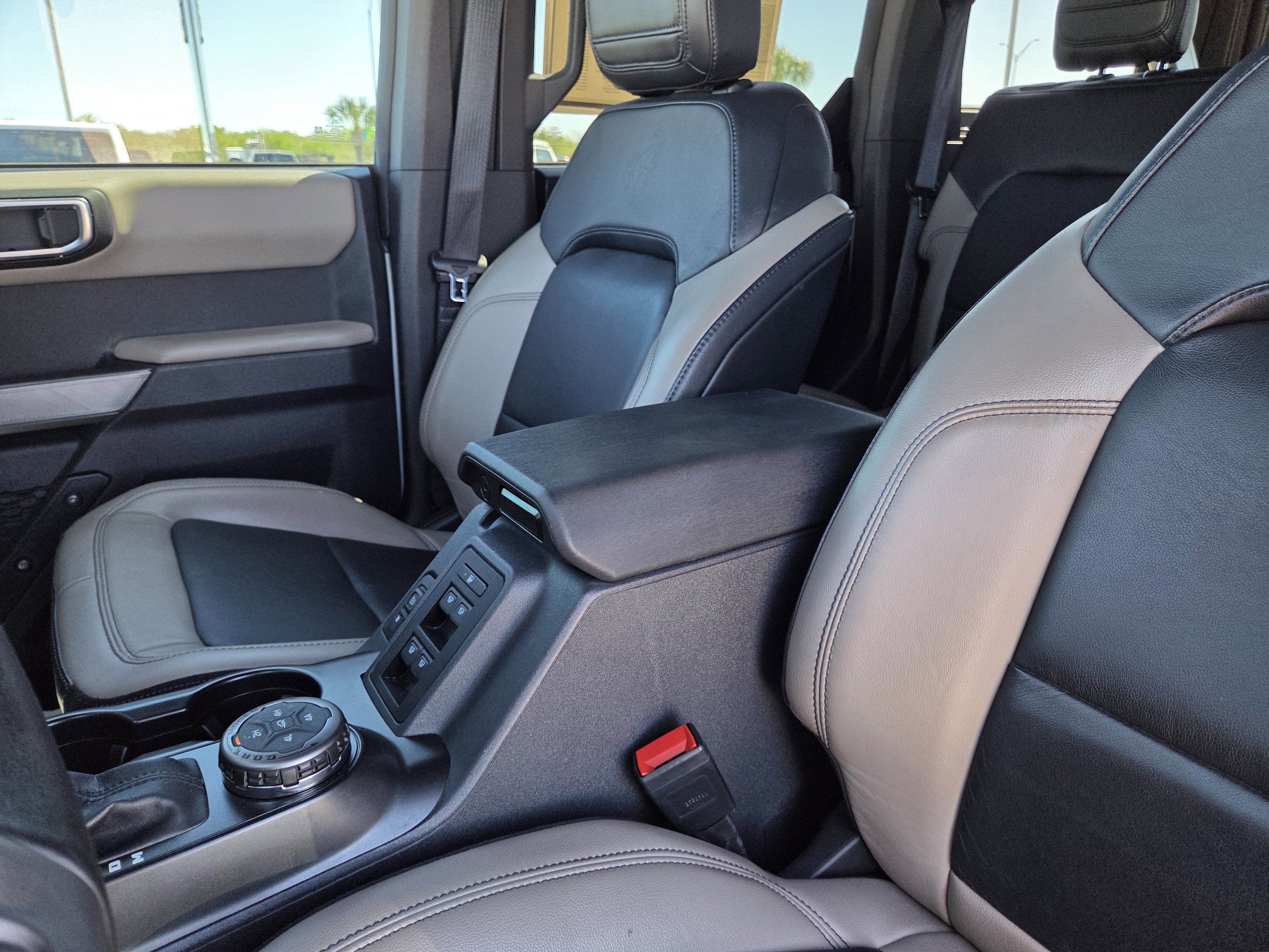 Used 2023 Ford Bronco Wildtrak image 29