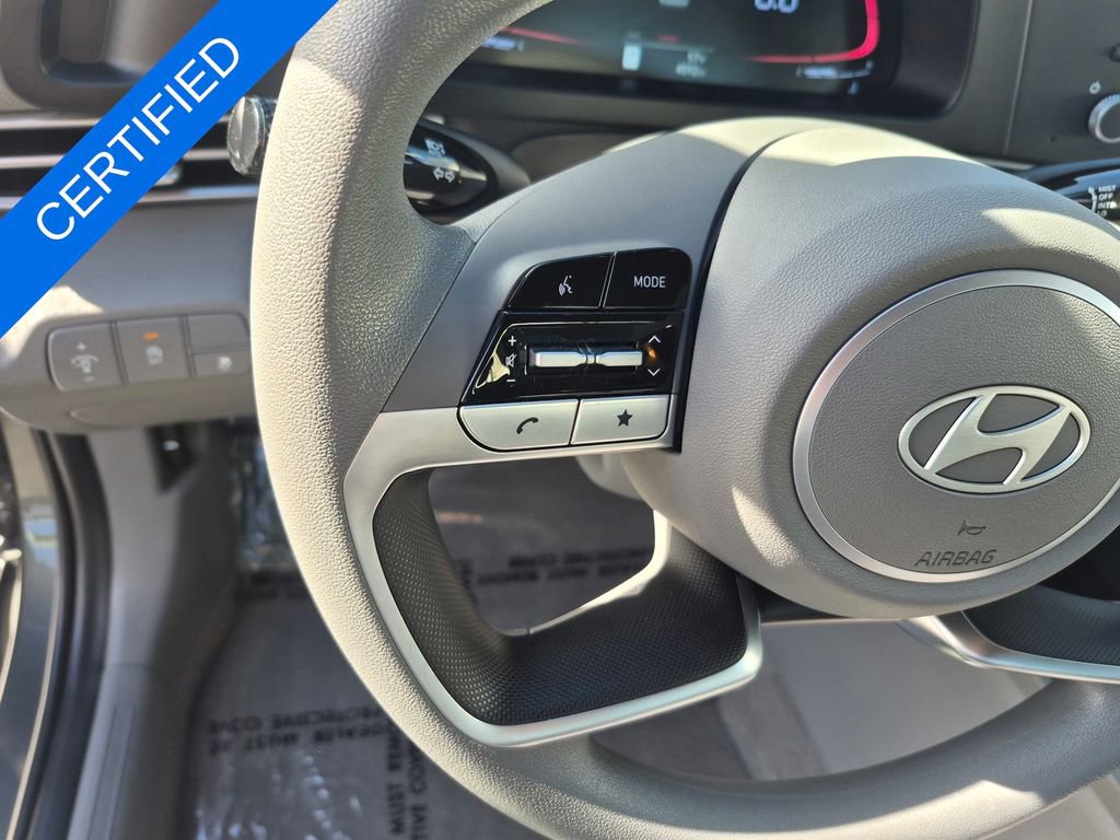 Used 2025 Hyundai Elantra SE image 13