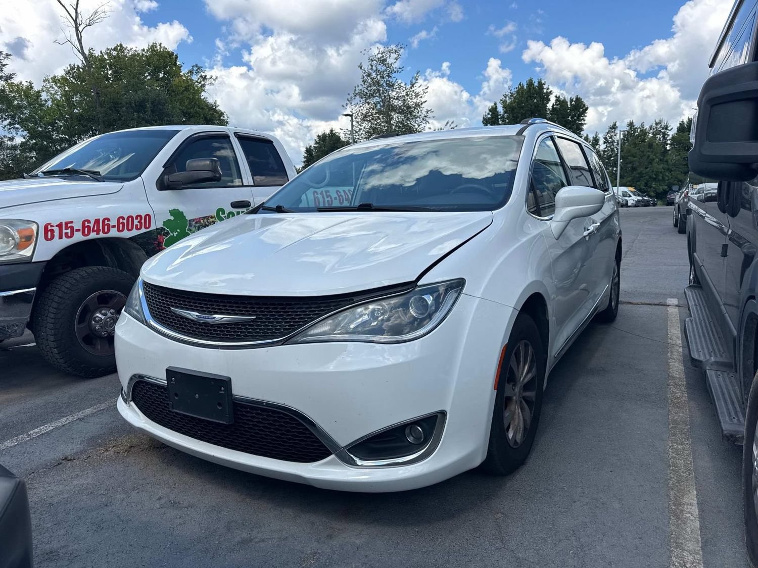 Used 2019 Chrysler Pacifica Touring-L FWD image 14