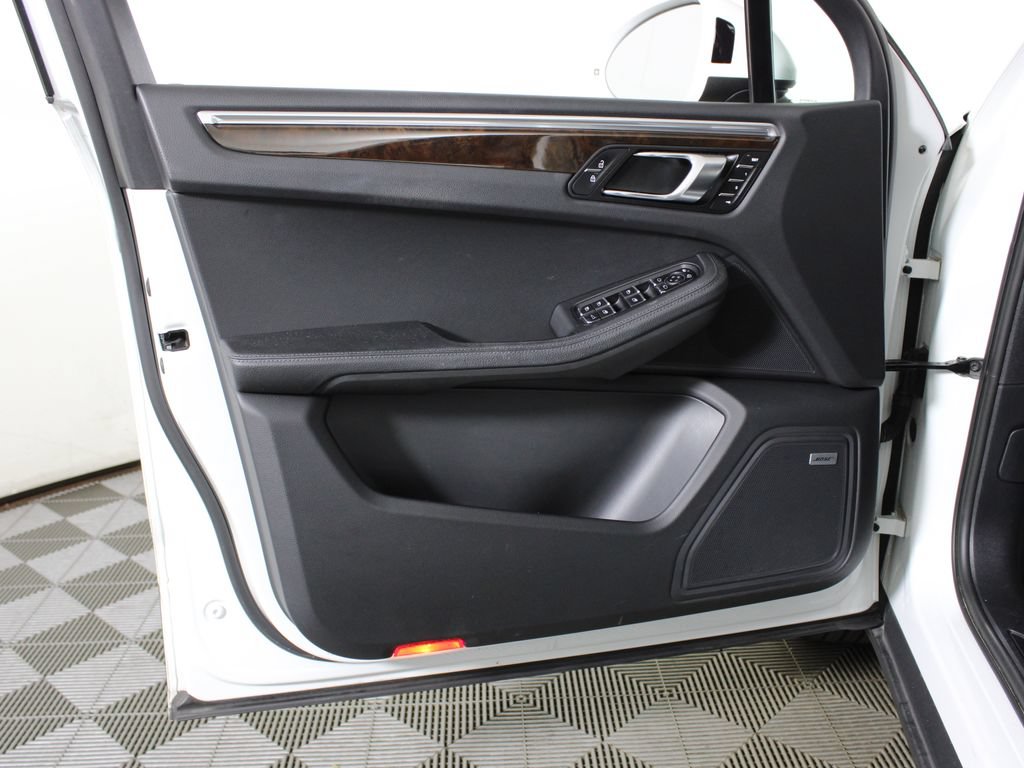 Certified 2021 Porsche Macan AWD/4WD image 17