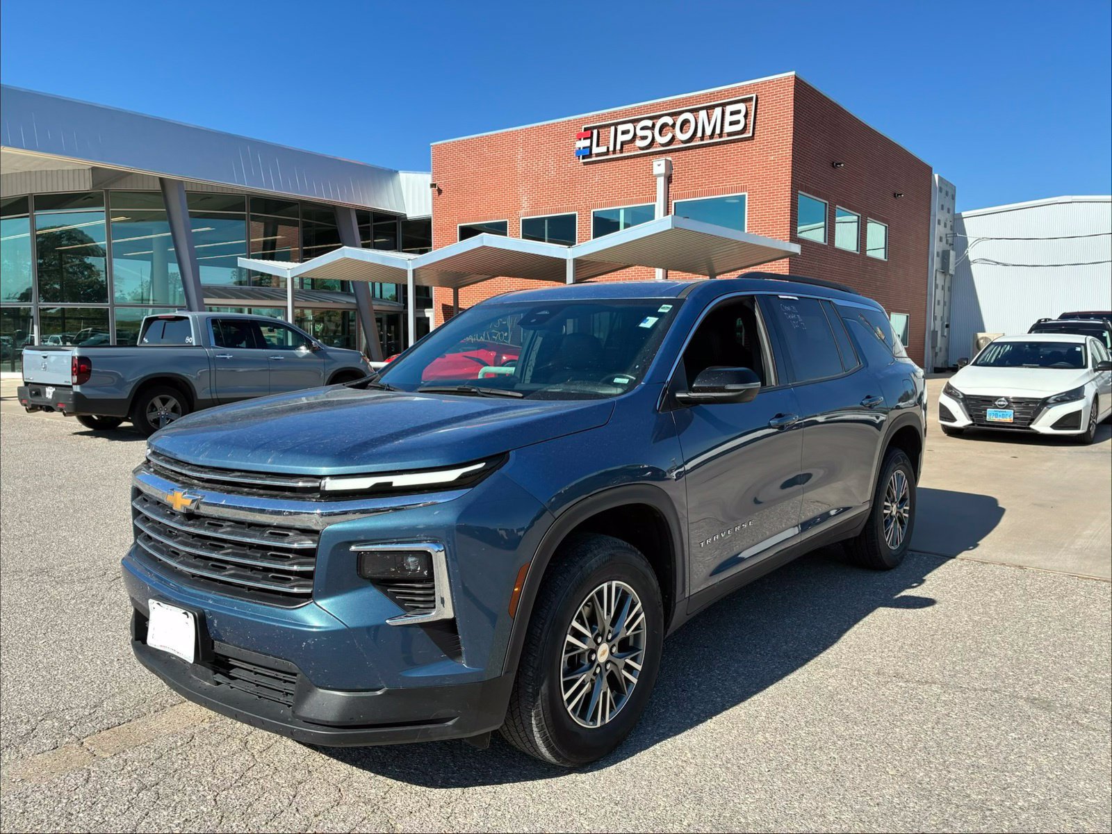 Used 2025 Chevrolet Traverse LT FWD image 1
