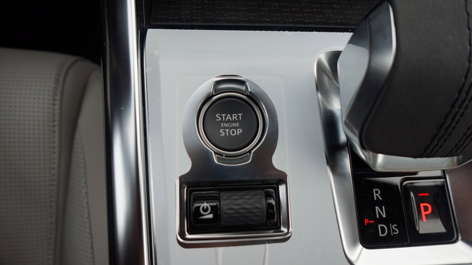 Used 2024 Jaguar XF R-Dynamic SE image 18