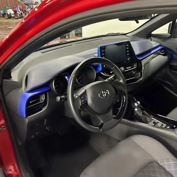 Used 2021 Toyota C-HR XLE FWD image 13