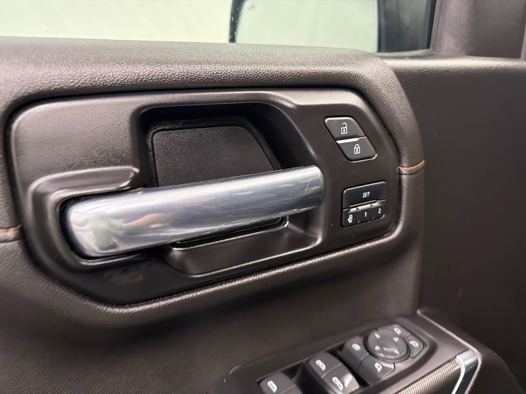 Used 2022 GMC Sierra 1500 AT4 w/ AT4 Premium Package AWD/4WD image 12