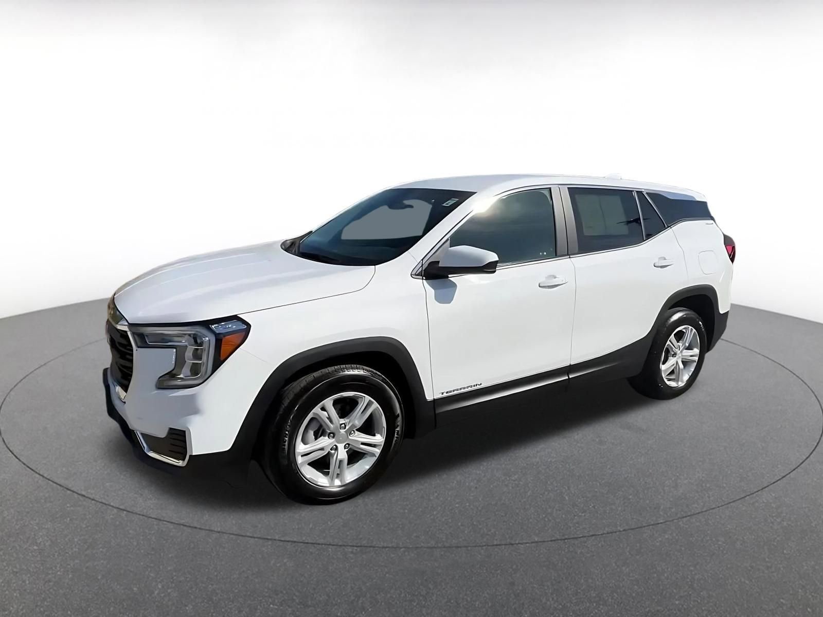 Used 2024 GMC Terrain SLE image 8