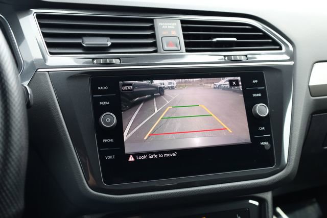 Used 2022 Volkswagen Tiguan SE R-Line FWD image 21