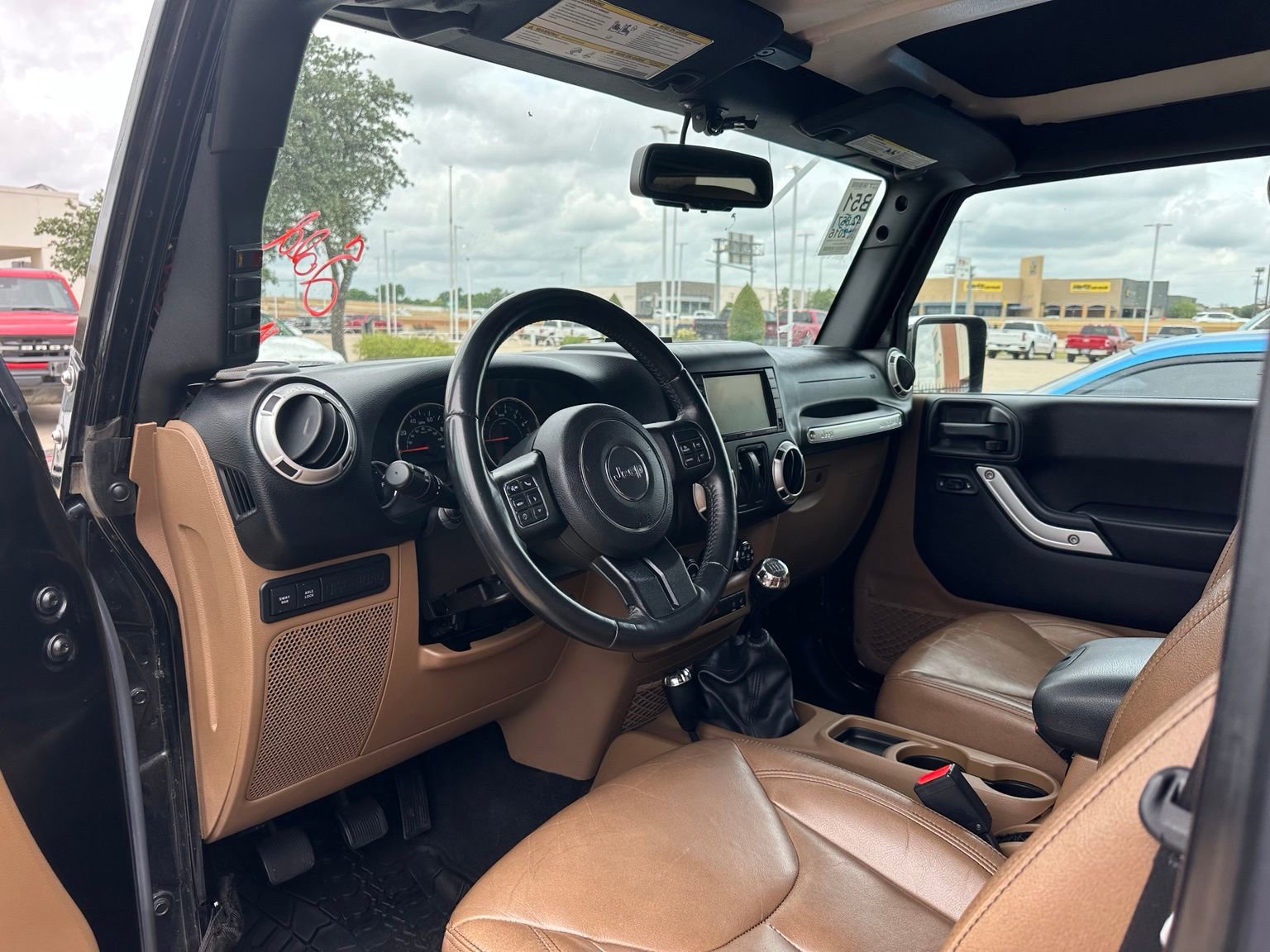 Used 2016 Jeep Wrangler Rubicon w/ Connectivity Group AWD/4WD image 10