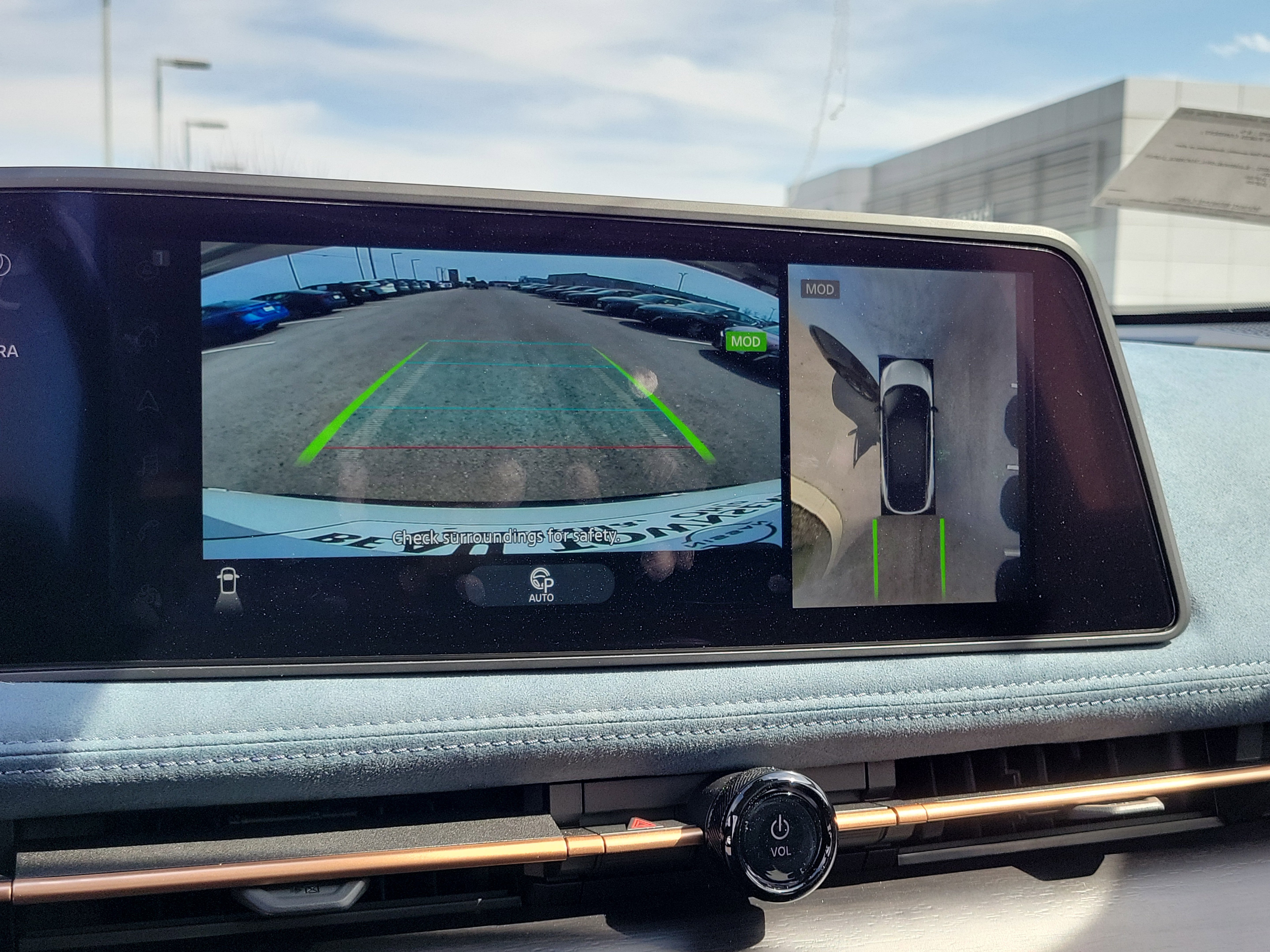 Used 2025 Nissan Ariya Platinum image 25