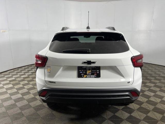 New 2026 Chevrolet Trax LT w/ Driver Confidence Package FWD image 5