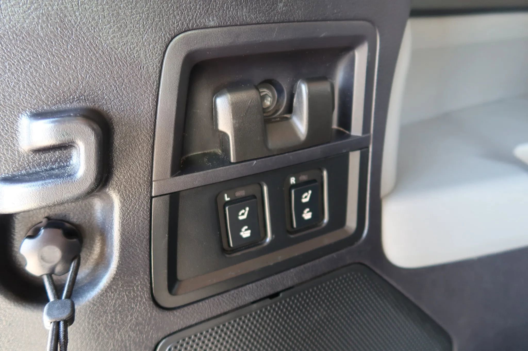 Used 2013 Toyota Sequoia Limited image 21