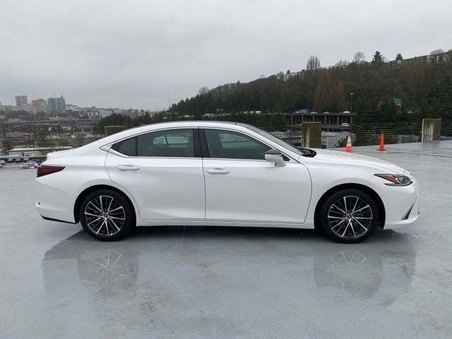 Used 2025 Lexus ES 350 w/ Premium Package image 2
