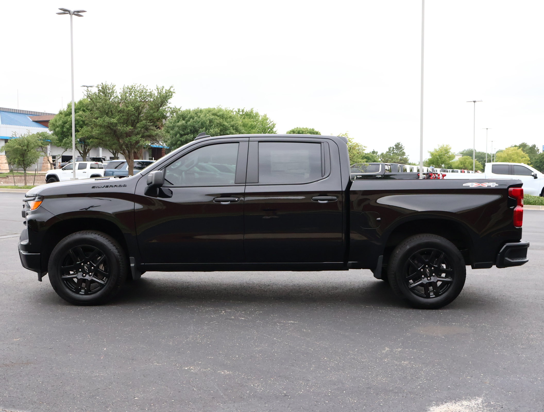 New 2026 Chevrolet Silverado 1500 Custom w/ LPO, Dark Essentials Package AWD/4WD image 30