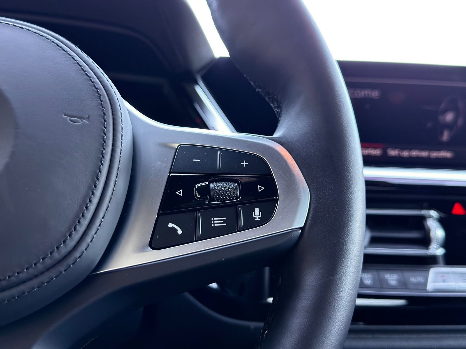 Used 2025 BMW Z4 M40i w/ Premium Package image 18