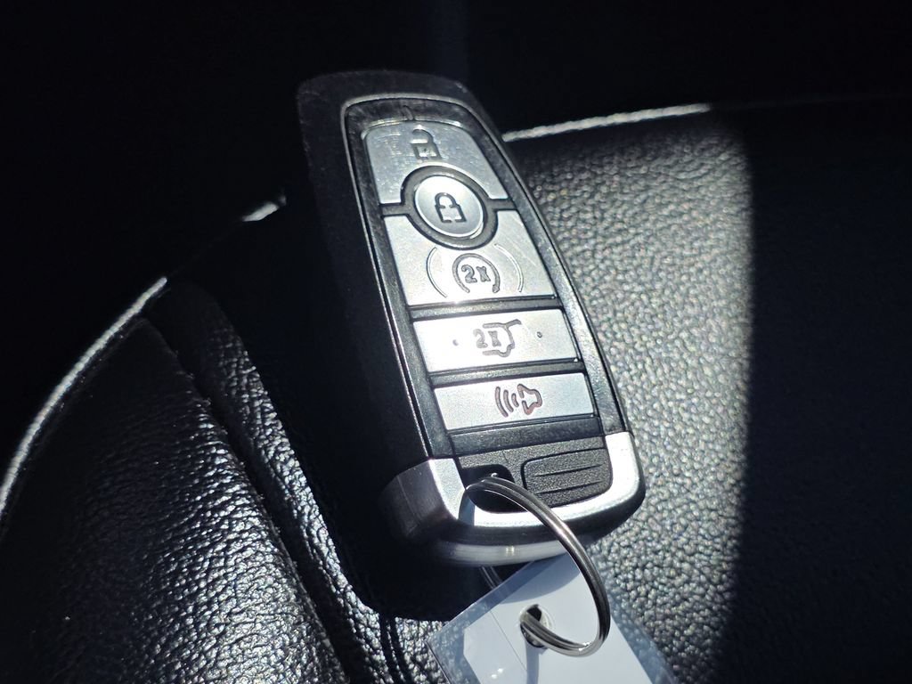 Used 2021 Ford Edge ST-Line AWD/4WD image 29