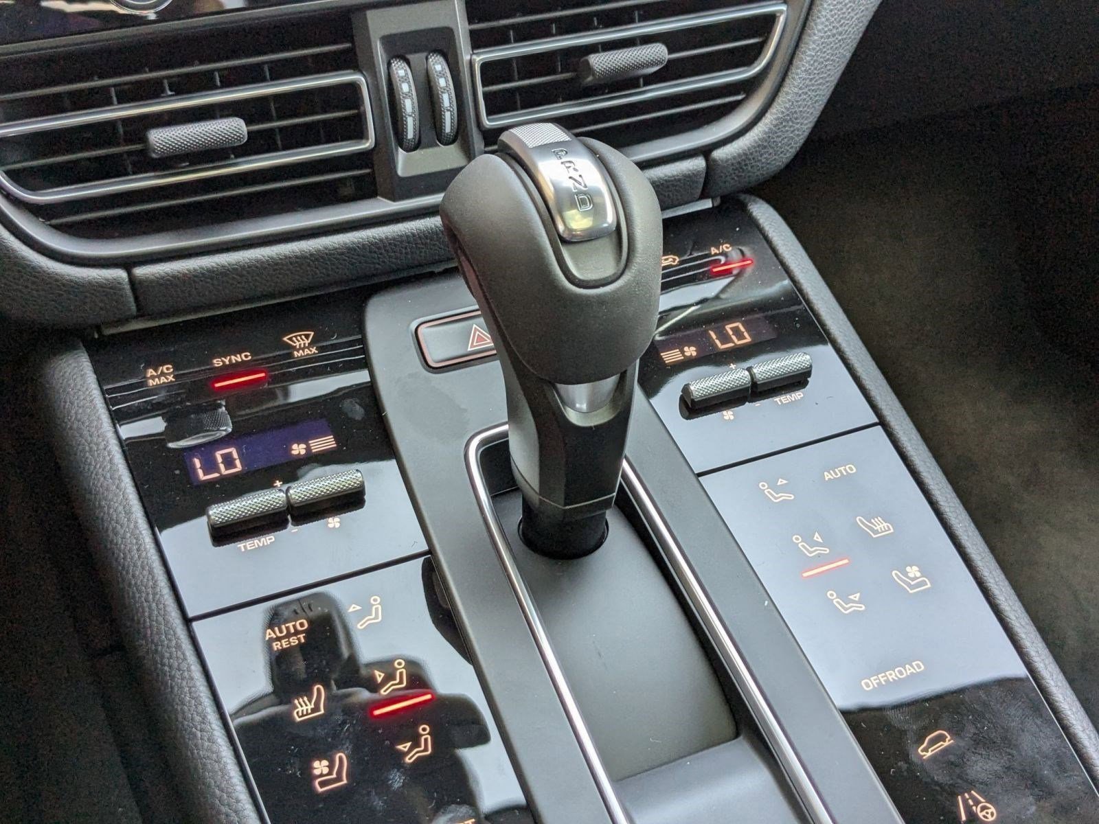 Certified 2025 Porsche Macan AWD/4WD image 20