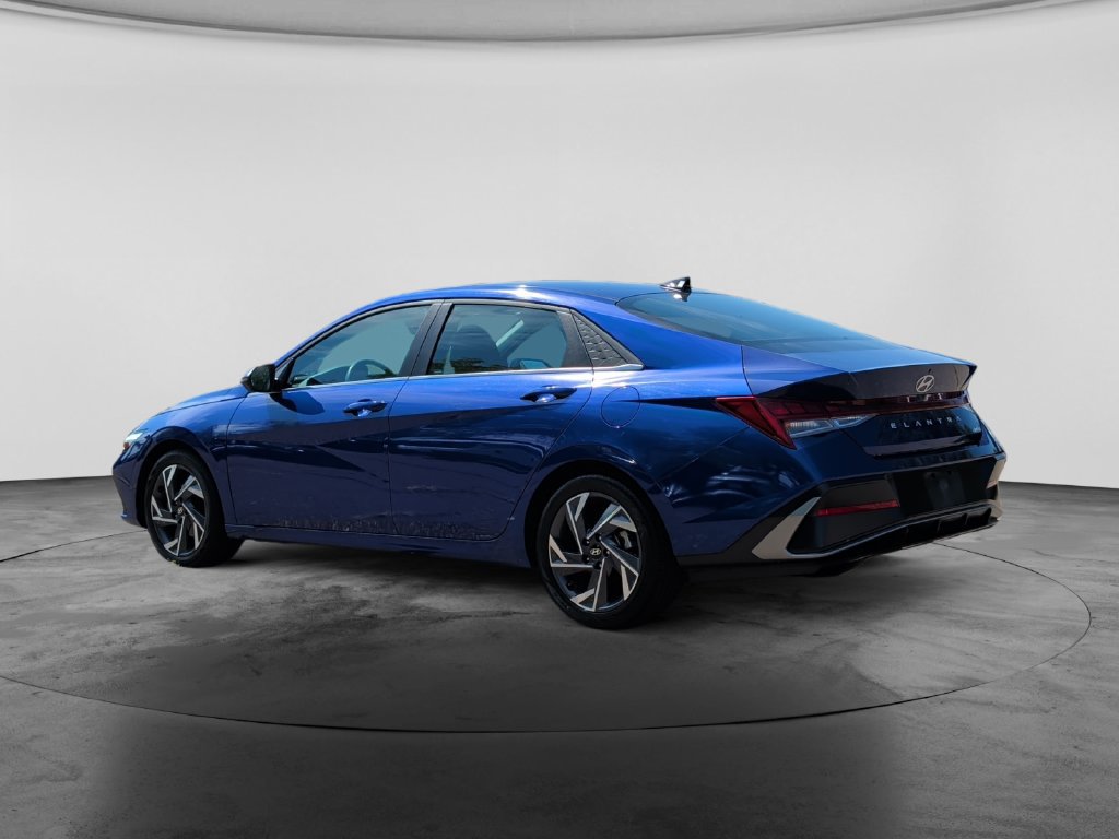 Used 2025 Hyundai Elantra Limited FWD image 5