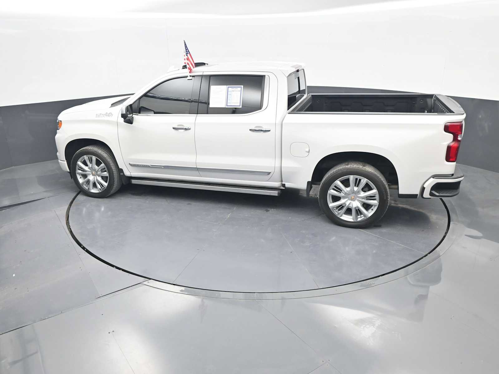 Used 2024 Chevrolet Silverado 1500 High Country w/ High Country Premium Package AWD/4WD image 36