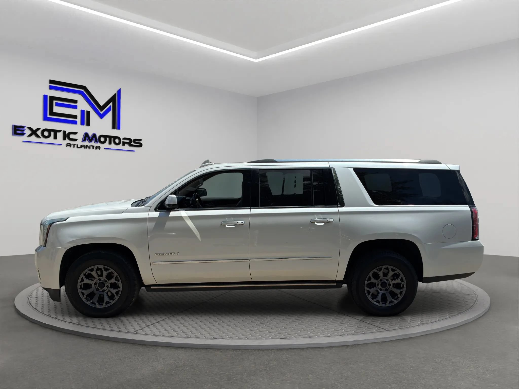 Used 2016 GMC Yukon XL Denali w/ Open Road Package AWD/4WD image 2