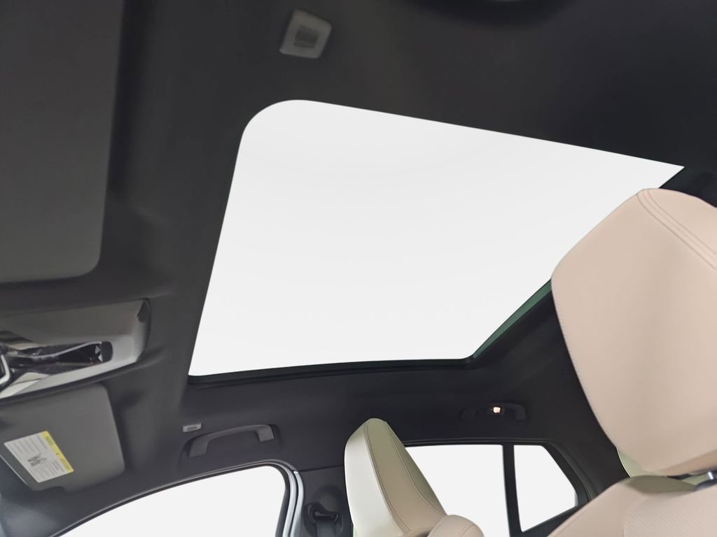 Used 2025 BMW X2 xDrive28i w/ Technology Package image 32