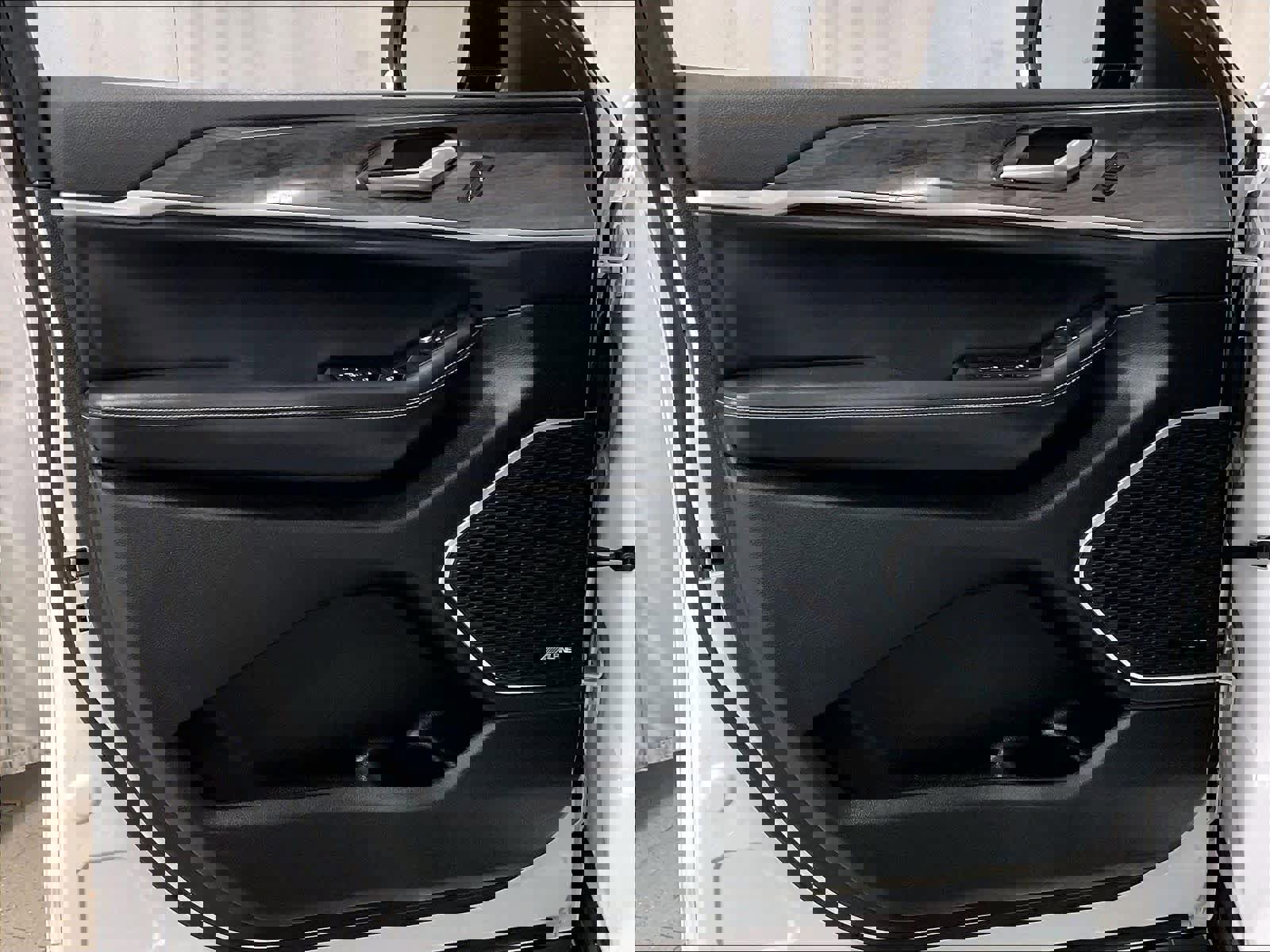 Used 2022 Jeep Grand Cherokee Limited 4xe w/ MOPAR Finishing Package image 9