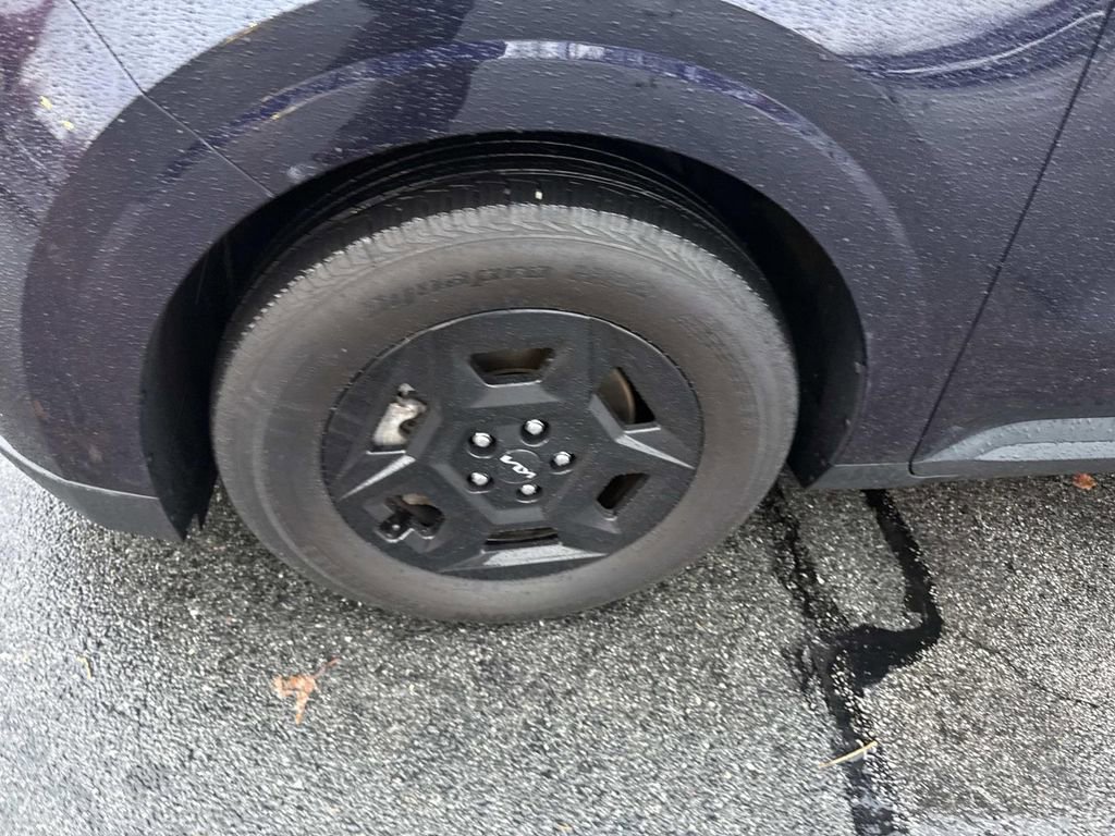 Used 2025 Kia Carnival image 11