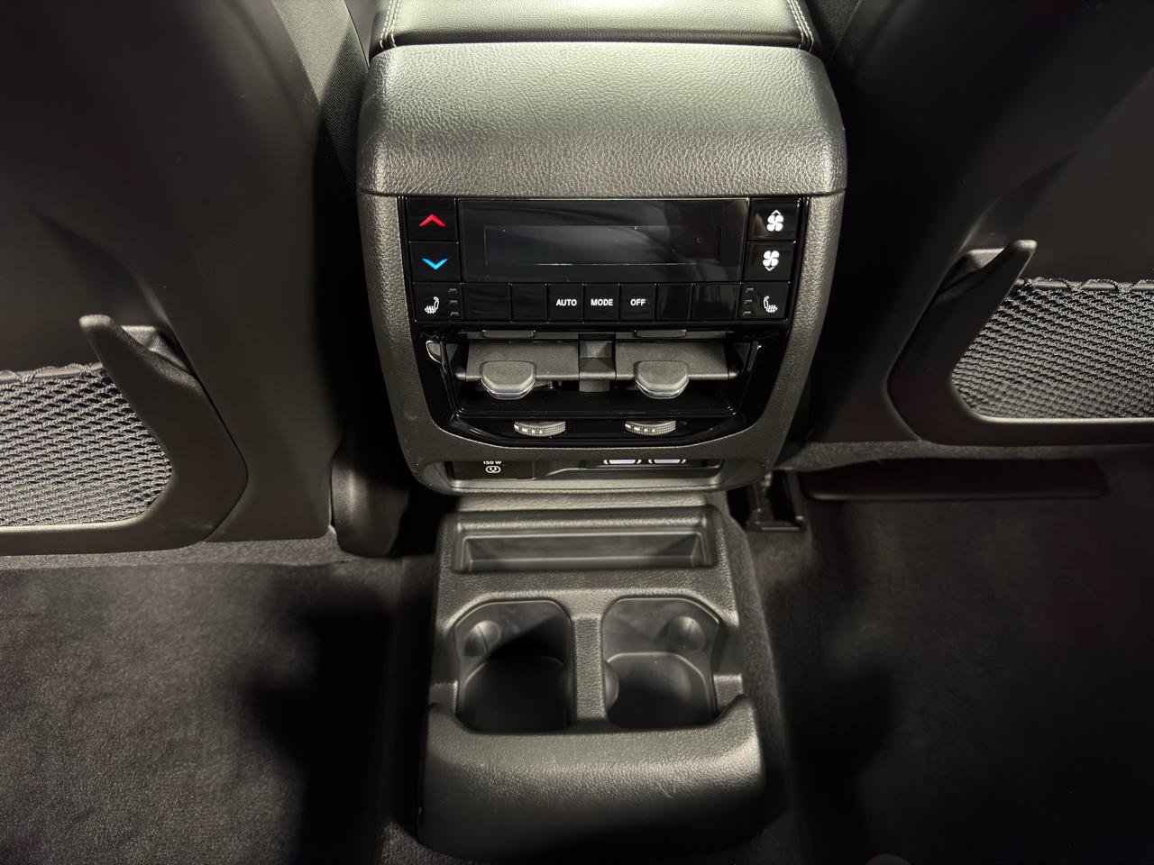 Used 2025 Jeep Grand Cherokee L Limited w/ Black Appearance Package AWD/4WD image 32